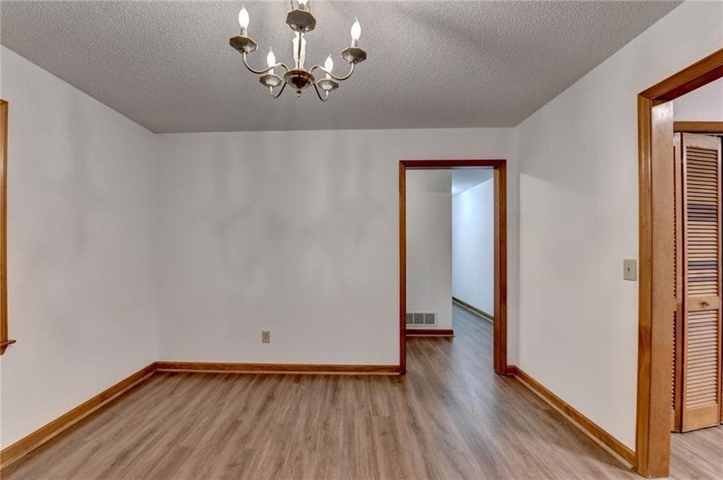 3 bedroom, 2 bathroom, 1,560 sq ft single family residence for sale at 214 Valley Brook Drive, Woodstock, GA 30188 — photo 7