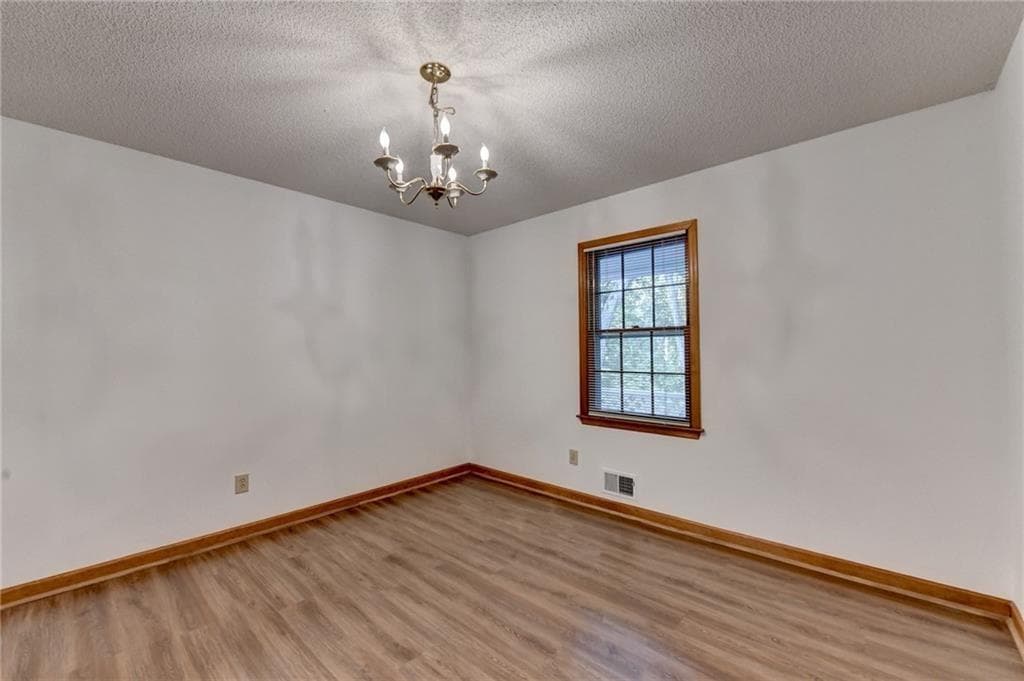 3 bedroom, 2 bathroom, 1,560 sq ft single family residence for sale at 214 Valley Brook Drive, Woodstock, GA 30188 — photo 8