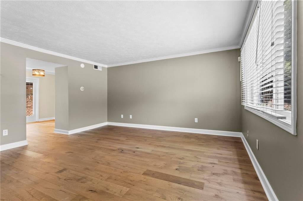 2 bedroom, 2 bathroom, 1,036 sq ft condominium under contract at 120 Biscayne Drive A6, Atlanta, GA 30309 — photo 5