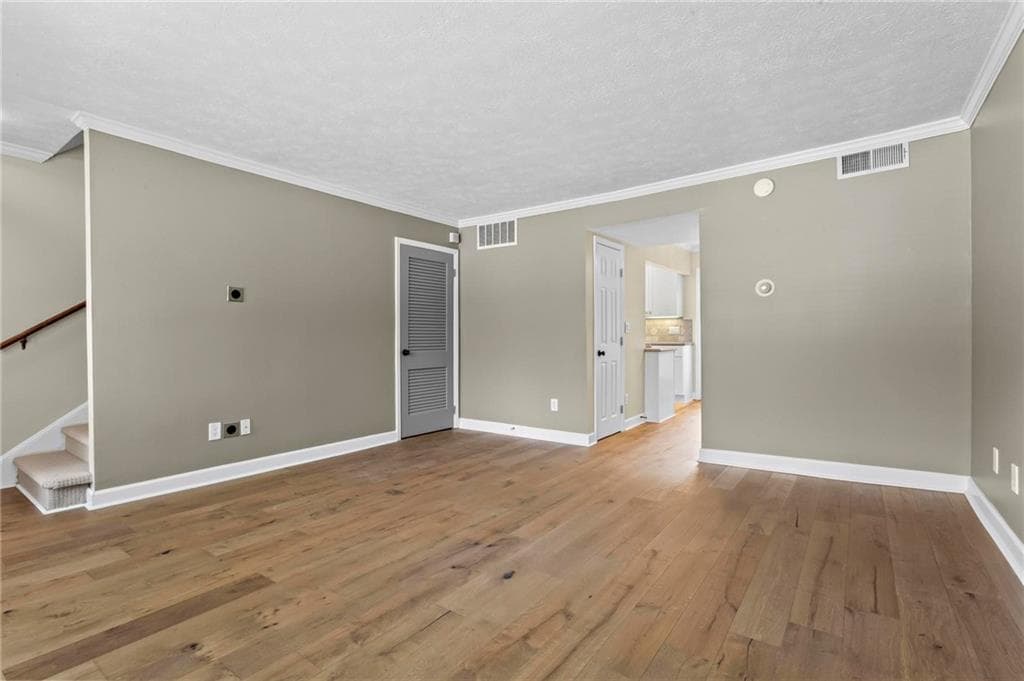 2 bedroom, 2 bathroom, 1,036 sq ft condominium under contract at 120 Biscayne Drive A6, Atlanta, GA 30309 — photo 6
