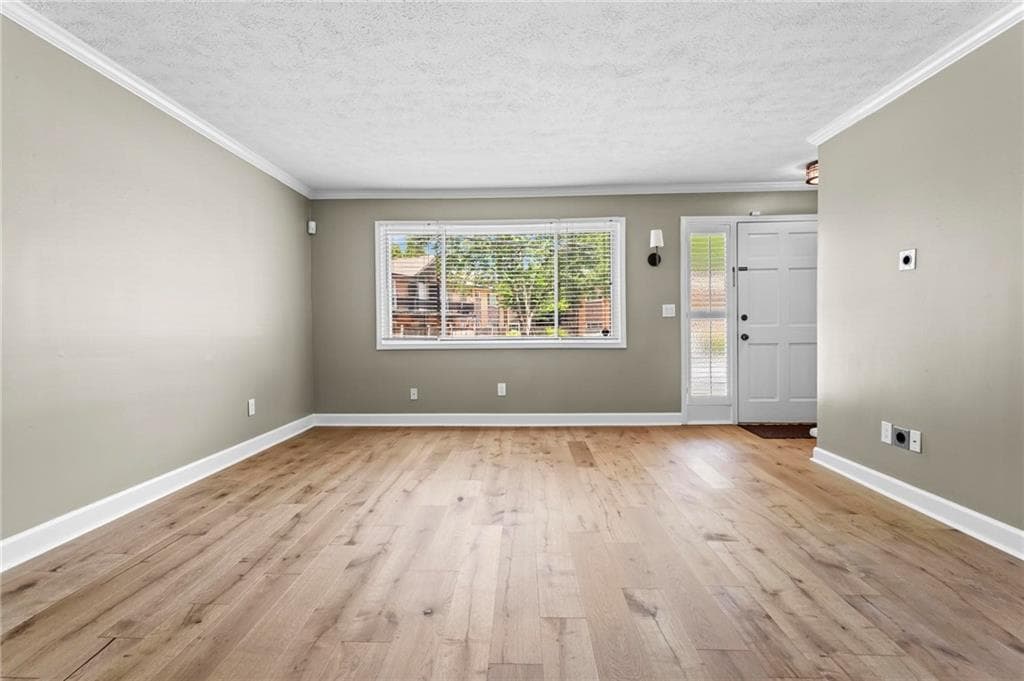 2 bedroom, 2 bathroom, 1,036 sq ft condominium under contract at 120 Biscayne Drive A6, Atlanta, GA 30309 — photo 3