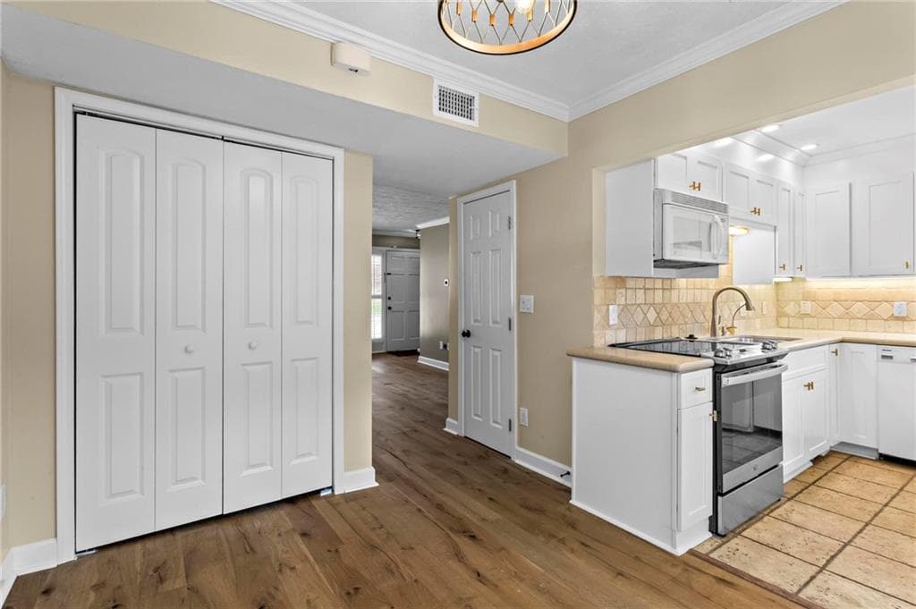 2 bedroom, 2 bathroom, 1,036 sq ft condominium under contract at 120 Biscayne Drive A6, Atlanta, GA 30309 — photo 10