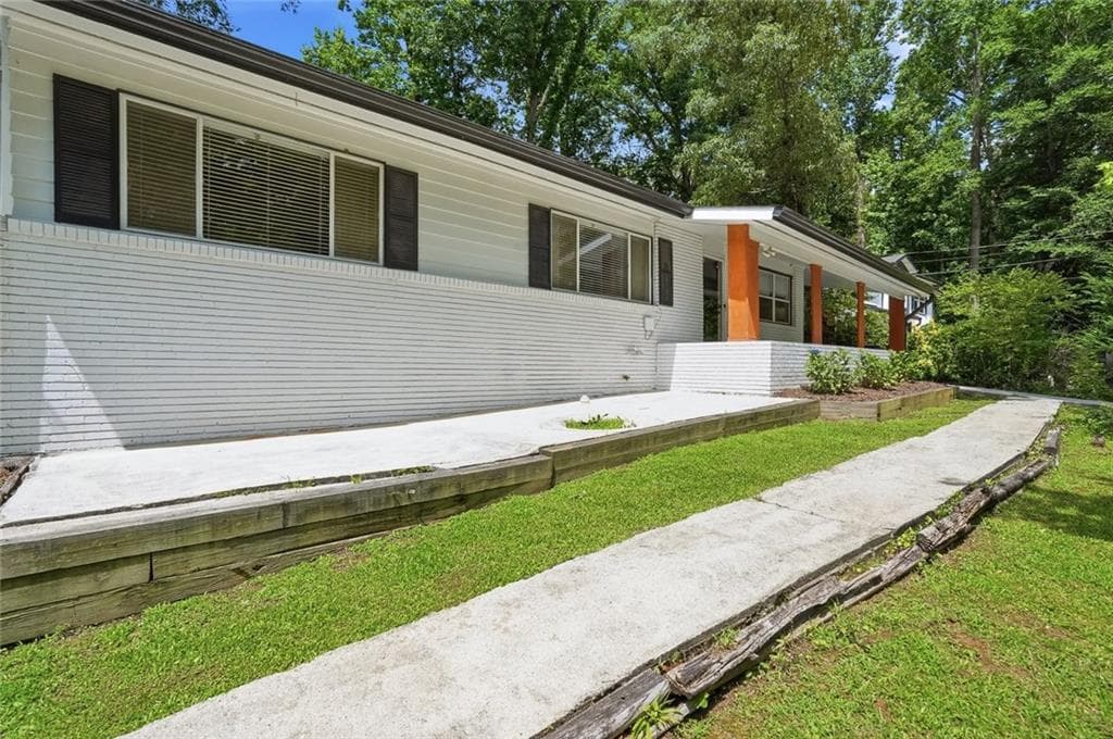 3 bedroom, 2 bathroom, 1,296 sq ft single family residence under contract at 3806 Donaldson Drive, Atlanta, GA 30341 — photo 2