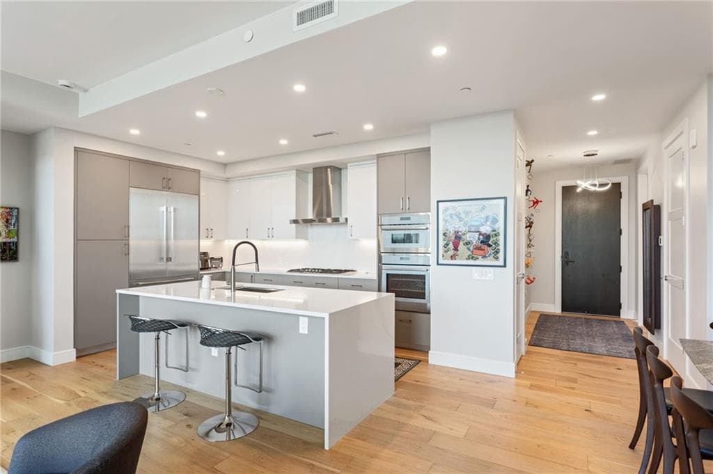 2 bedroom, 3 bathroom, 1,474 sq ft condominium for sale at 2425 Peachtree Road 1412, Atlanta, GA 30305 — photo 4
