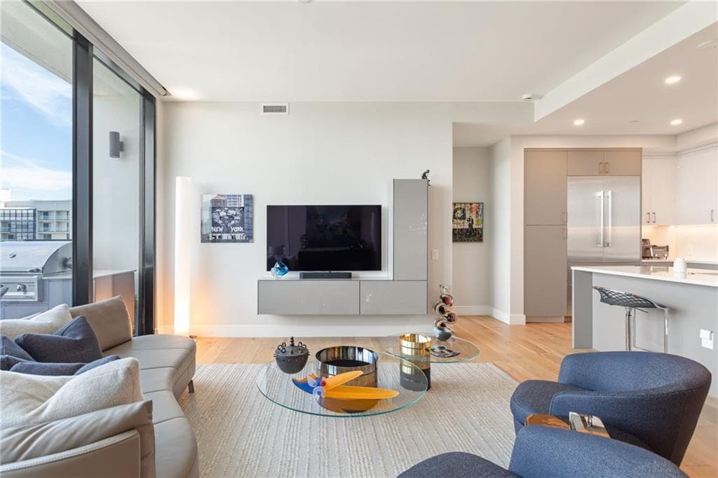 2 bedroom, 3 bathroom, 1,474 sq ft condominium for sale at 2425 Peachtree Road 1412, Atlanta, GA 30305 — photo 6