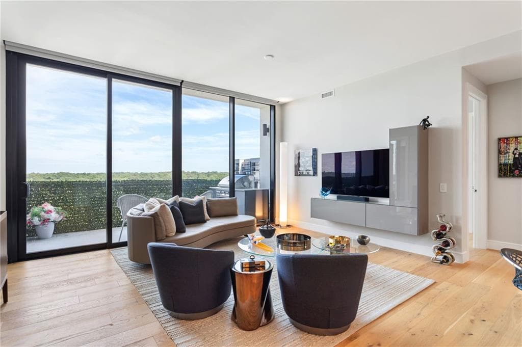 2 bedroom, 3 bathroom, 1,474 sq ft condominium for sale at 2425 Peachtree Road 1412, Atlanta, GA 30305 — photo 7