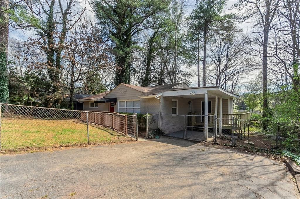 3 bedroom, 1 bathroom, 950 sq ft single family residence for sale at 3425 Longleaf Drive, Decatur, GA 30032 — photo 2