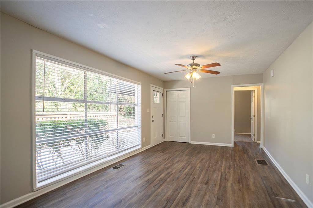 3 bedroom, 1 bathroom, 950 sq ft single family residence for sale at 3425 Longleaf Drive, Decatur, GA 30032 — photo 4