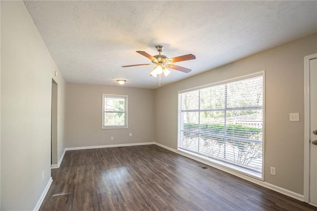 3 bedroom, 1 bathroom, 950 sq ft single family residence for sale at 3425 Longleaf Drive, Decatur, GA 30032 — photo 5