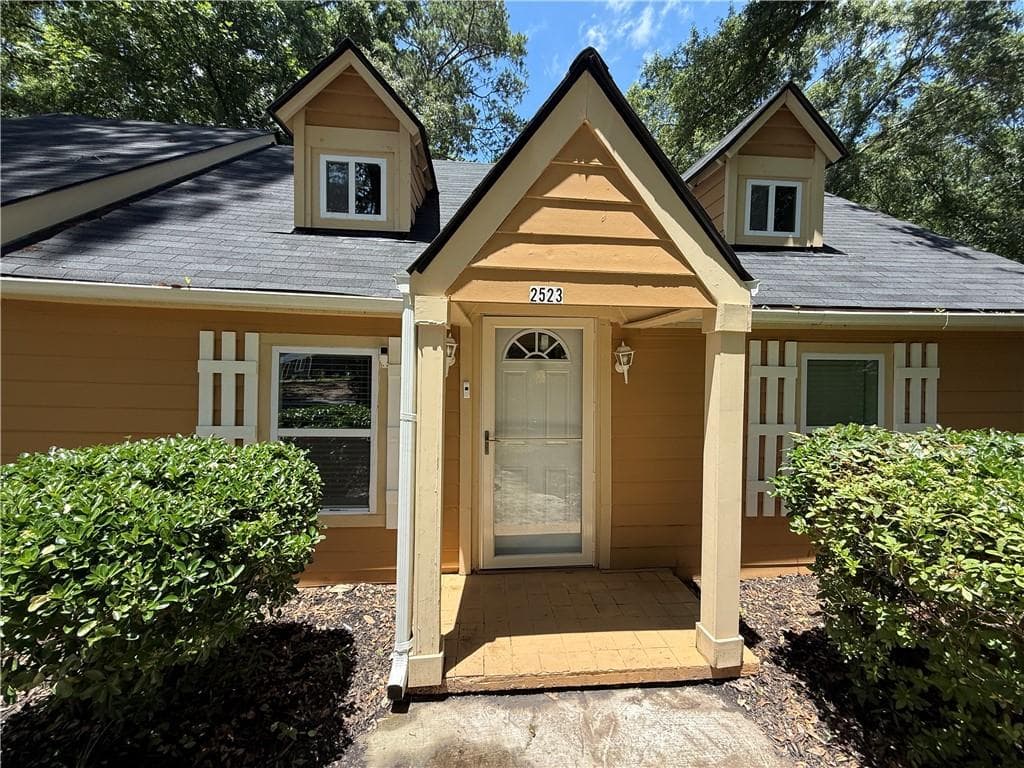 4 bedroom, 2 bathroom, 1,514 sq ft single family residence for sale at 2523 Hood Avenue, Atlanta, GA 30318 — photo 2