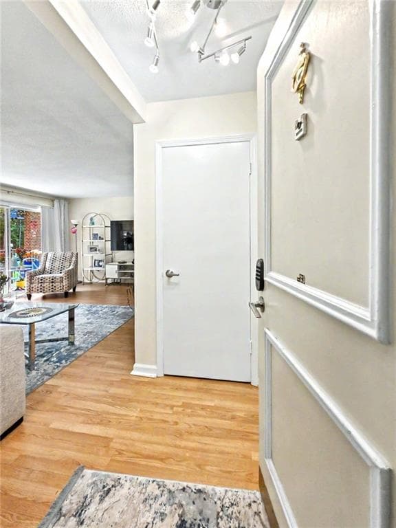 2 bedroom, 2 bathroom, 1,206 sq ft condominium for sale at 6851 Roswell Road H33, Atlanta, GA 30328 — photo 4
