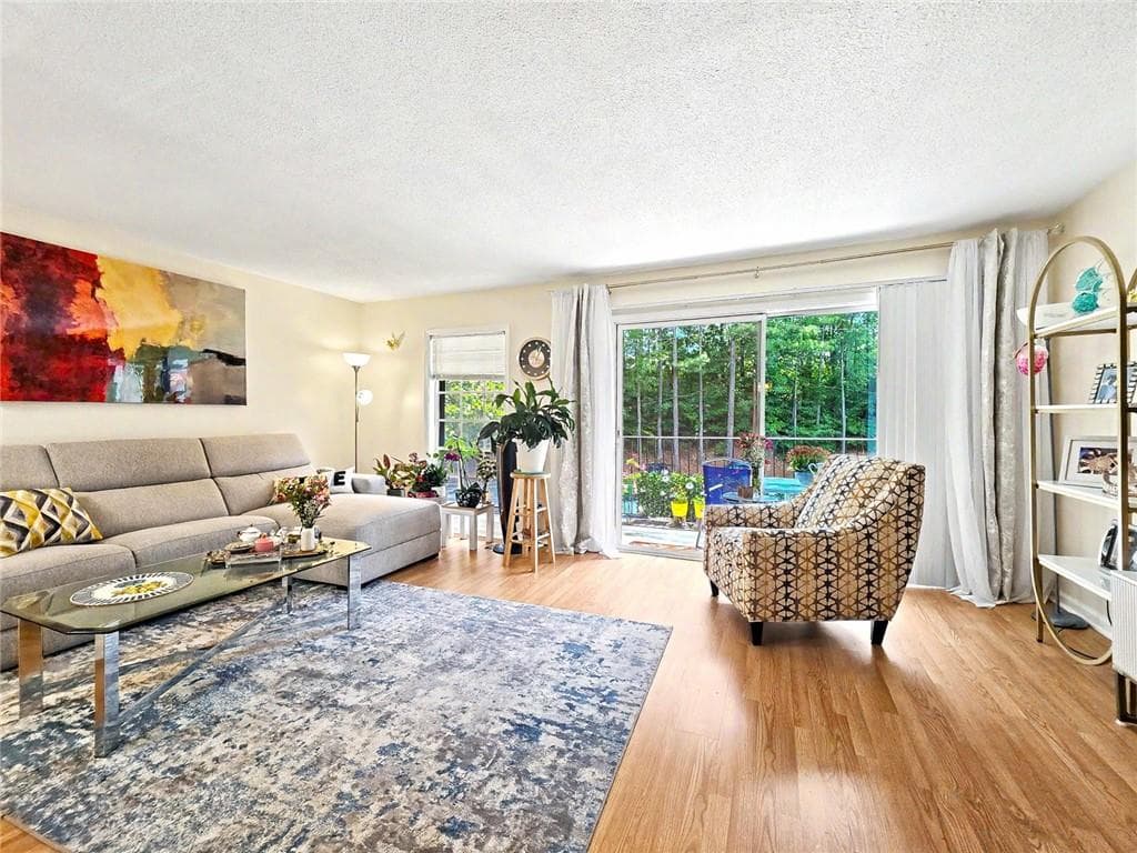 2 bedroom, 2 bathroom, 1,206 sq ft condominium for sale at 6851 Roswell Road H33, Atlanta, GA 30328 — photo 6