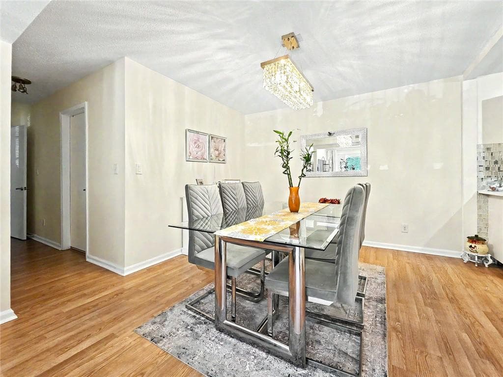 2 bedroom, 2 bathroom, 1,206 sq ft condominium for sale at 6851 Roswell Road H33, Atlanta, GA 30328 — photo 8