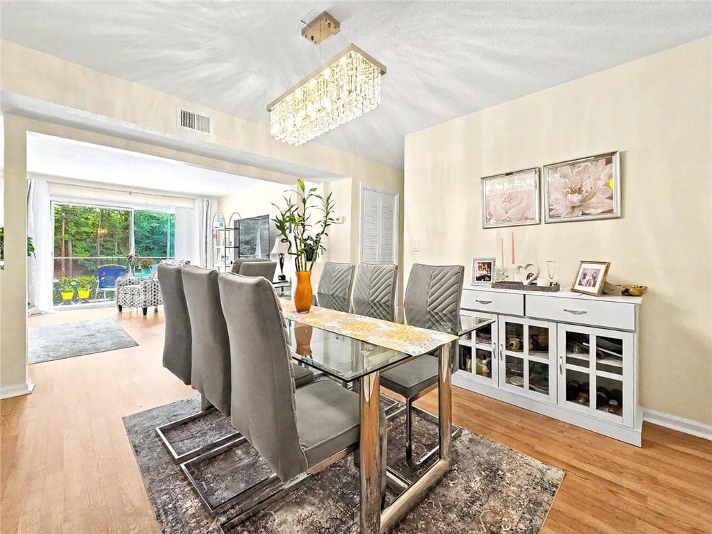2 bedroom, 2 bathroom, 1,206 sq ft condominium for sale at 6851 Roswell Road H33, Atlanta, GA 30328 — photo 9