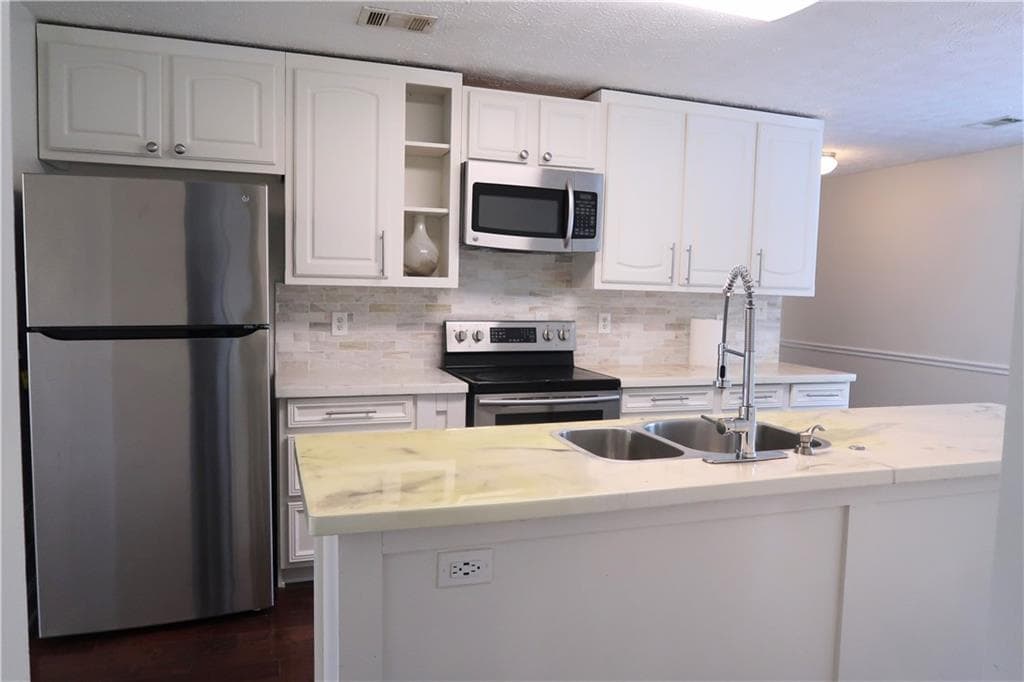 5 bedroom, 4 bathroom, 1,935 sq ft single family residence for sale at 155 Summer Leigh Drive, Stockbridge, GA 30281 — photo 9