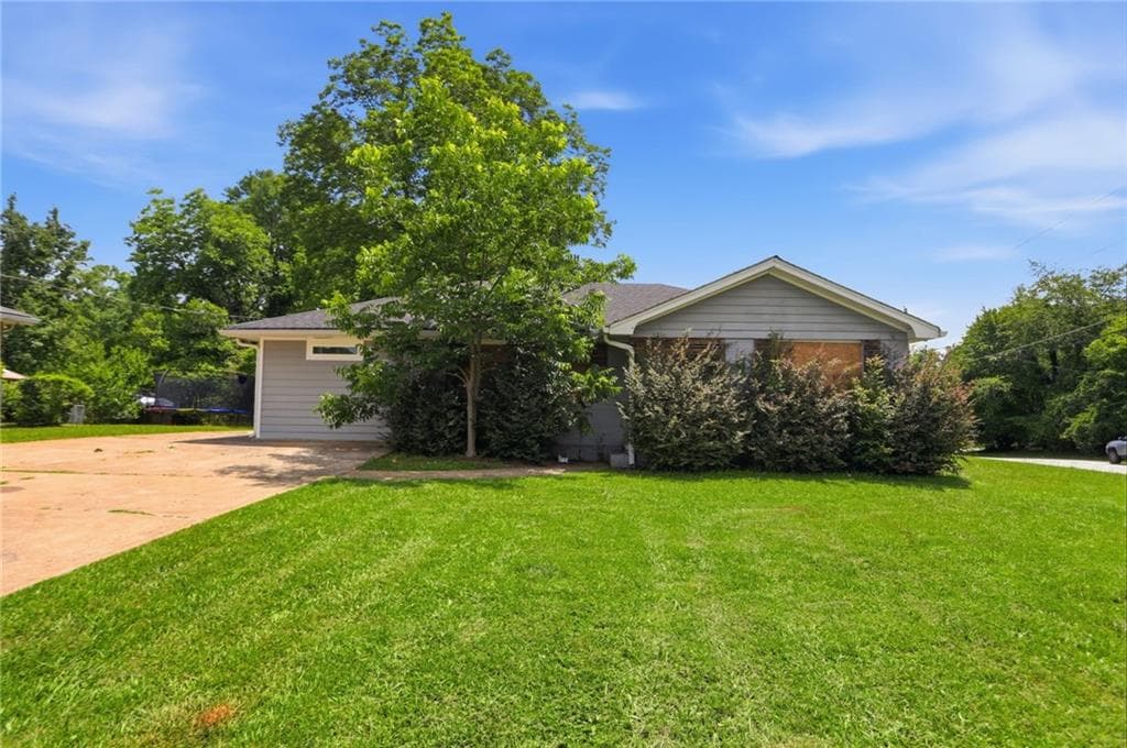 3 bedroom, 2 bathroom, 1,477 sq ft single family residence for sale at 1416 Columbia Drive, Decatur, GA 30032 — photo 1 of 7