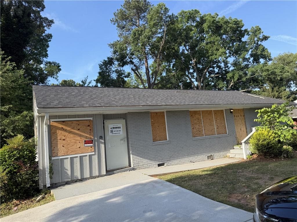 3 bedroom, 2 bathroom, 1,352 sq ft single family residence for sale at 4881 Glenwood Road, Decatur, GA 30035