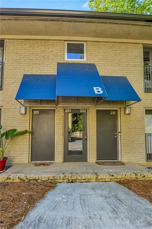 1 bedroom, 1 bathroom, 667 sq ft condominium for sale at 2023 Oakview Road 222, Atlanta, GA 30317 — photo 3