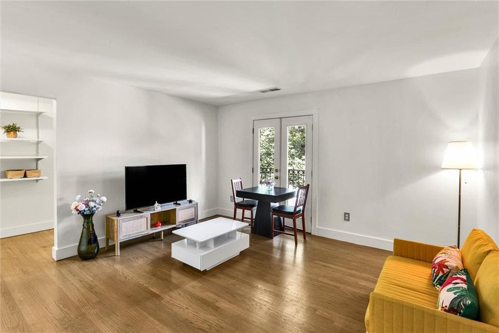 1 bedroom, 1 bathroom, 667 sq ft condominium for sale at 2023 Oakview Road 222, Atlanta, GA 30317 — photo 5