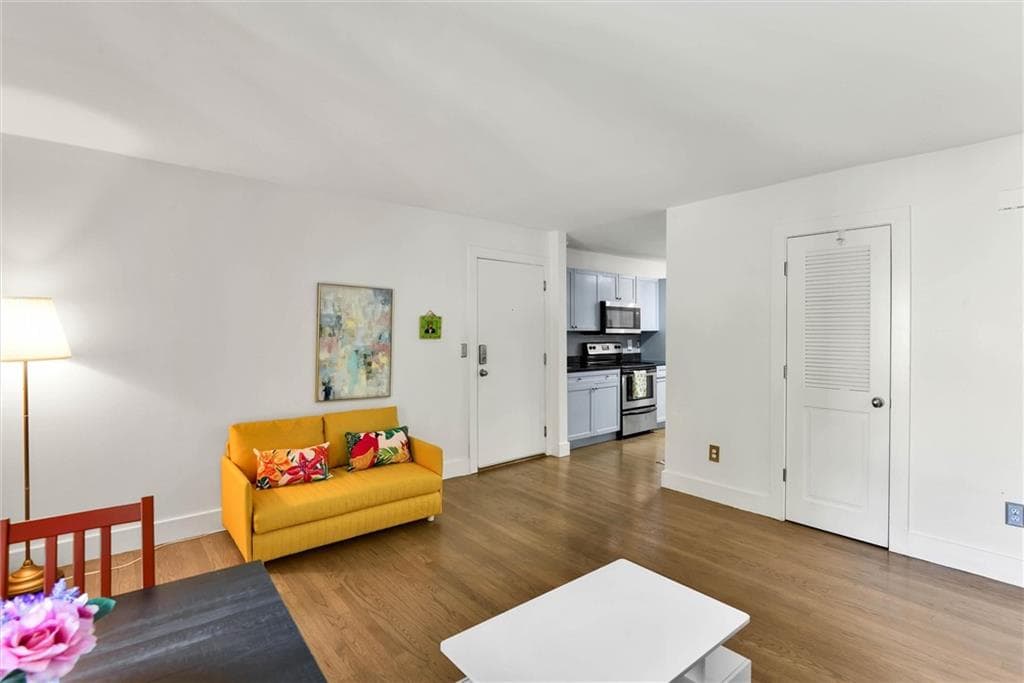 1 bedroom, 1 bathroom, 667 sq ft condominium for sale at 2023 Oakview Road 222, Atlanta, GA 30317 — photo 7