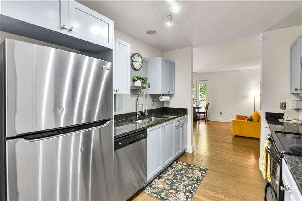 1 bedroom, 1 bathroom, 667 sq ft condominium for sale at 2023 Oakview Road 222, Atlanta, GA 30317 — photo 10