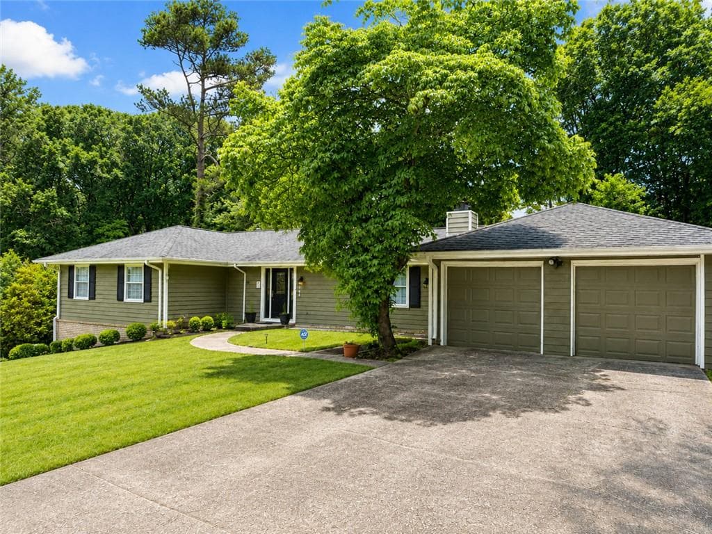 4 bedroom, 2 bathroom, 3,068 sq ft single family residence under contract at 840 Sugar Creek Drive, Conyers, GA 30094 — photo 2