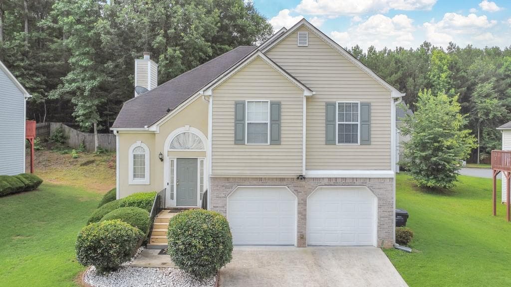4 bedroom, 3 bathroom, 2,629 sq ft single family residence for sale at 1979 Stonecrest Drive, Austell, GA 30106 — photo 2