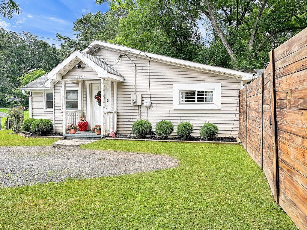 2 bedroom, 2 bathroom, 1,376 sq ft single family residence for sale at 4548 Spring Street Extension, Acworth, GA 30101 — photo 2