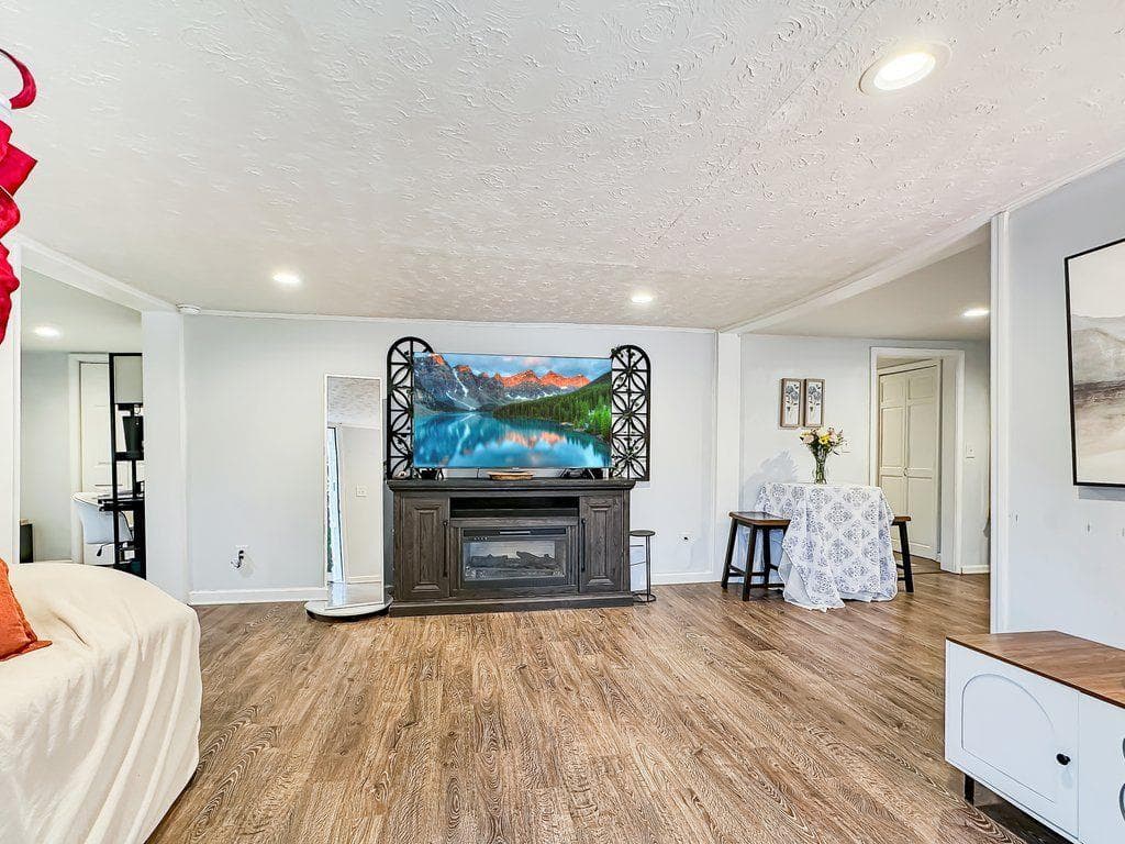 2 bedroom, 2 bathroom, 1,376 sq ft single family residence for sale at 4548 Spring Street Extension, Acworth, GA 30101 — photo 3