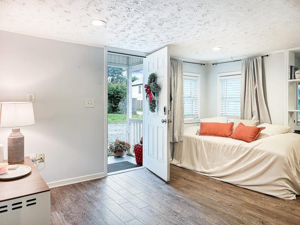 2 bedroom, 2 bathroom, 1,376 sq ft single family residence for sale at 4548 Spring Street Extension, Acworth, GA 30101 — photo 4