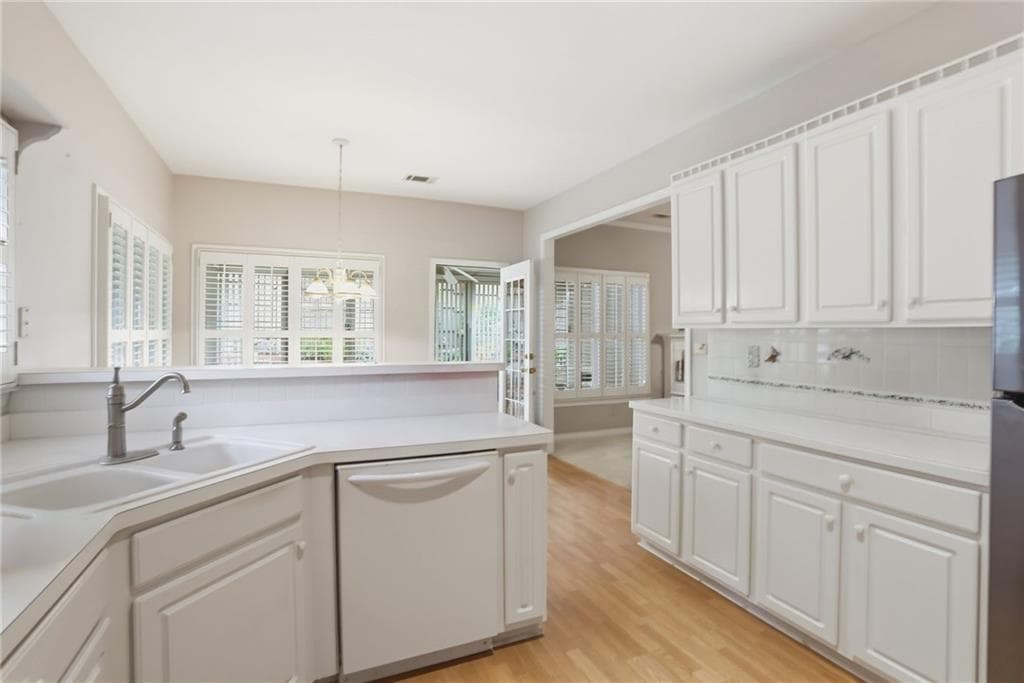 3 bedroom, 2 bathroom, 2,171 sq ft single family residence under contract at 3923 Concord Walk Drive, Smyrna, GA 30082 — photo 10