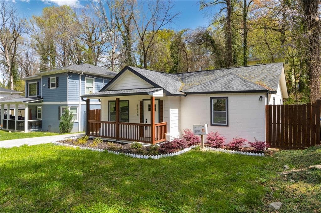 3 bedroom, 2 bathroom, 1,300 sq ft single family residence for sale at 1318 Graymont Drive, Atlanta, GA 30310 — photo 2
