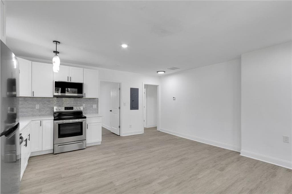 3 bedroom, 2 bathroom, 1,300 sq ft single family residence for sale at 1318 Graymont Drive, Atlanta, GA 30310 — photo 6