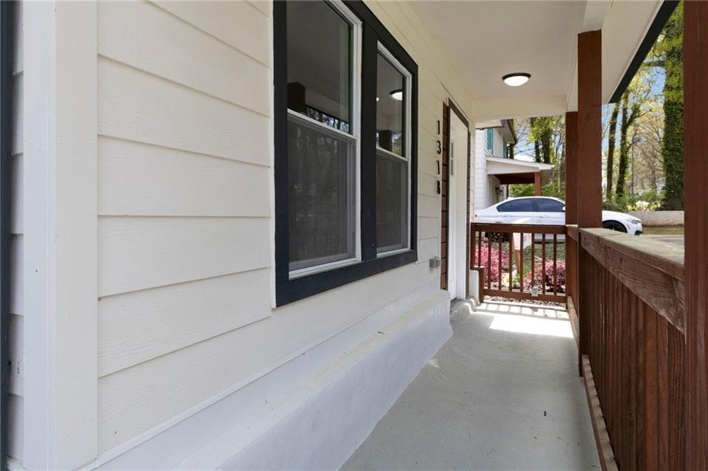 3 bedroom, 2 bathroom, 1,300 sq ft single family residence for sale at 1318 Graymont Drive, Atlanta, GA 30310 — photo 4