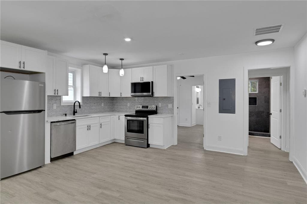 3 bedroom, 2 bathroom, 1,300 sq ft single family residence for sale at 1318 Graymont Drive, Atlanta, GA 30310 — photo 7