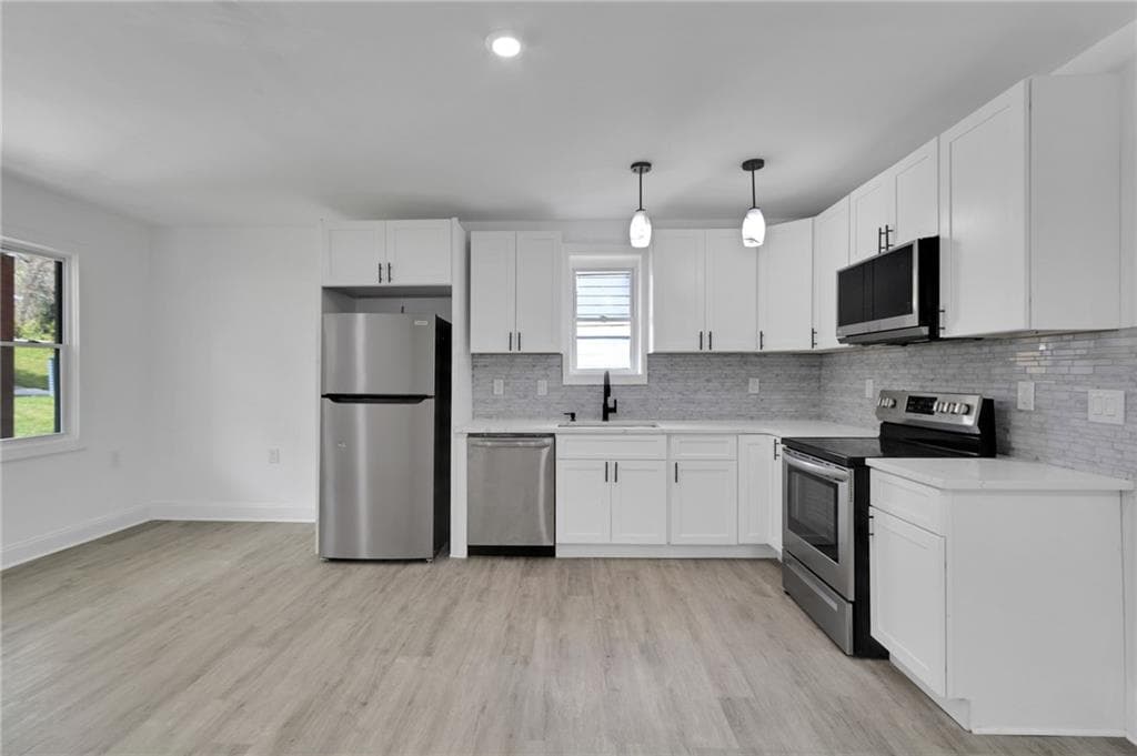 3 bedroom, 2 bathroom, 1,300 sq ft single family residence for sale at 1318 Graymont Drive, Atlanta, GA 30310 — photo 8