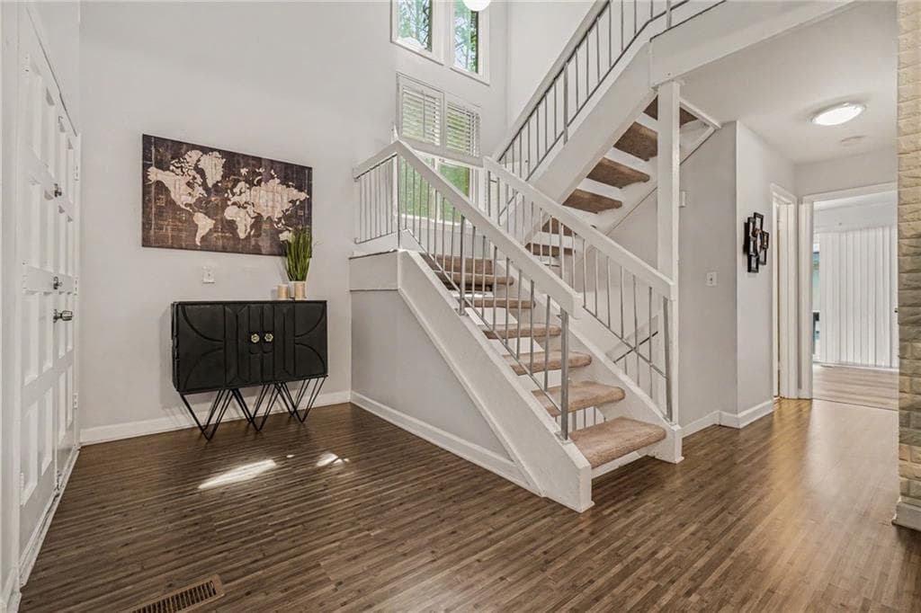 2 bedroom, 2 bathroom, 1,323 sq ft condominium under contract at 3078 Balearic Drive, Marietta, GA 30067 — photo 3