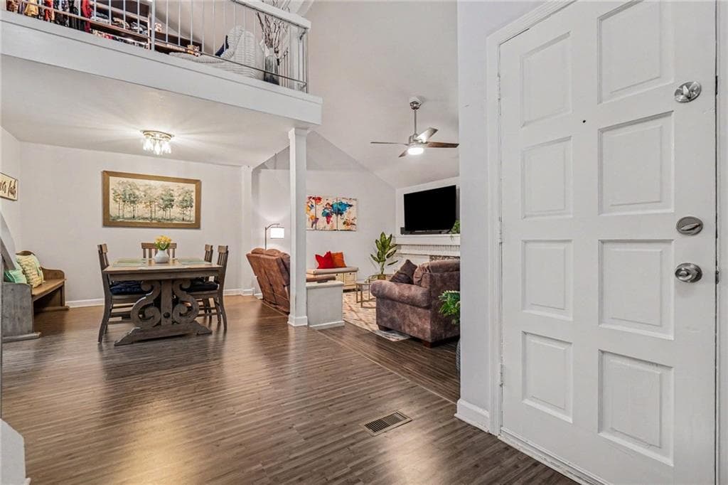 2 bedroom, 2 bathroom, 1,323 sq ft condominium under contract at 3078 Balearic Drive, Marietta, GA 30067 — photo 4