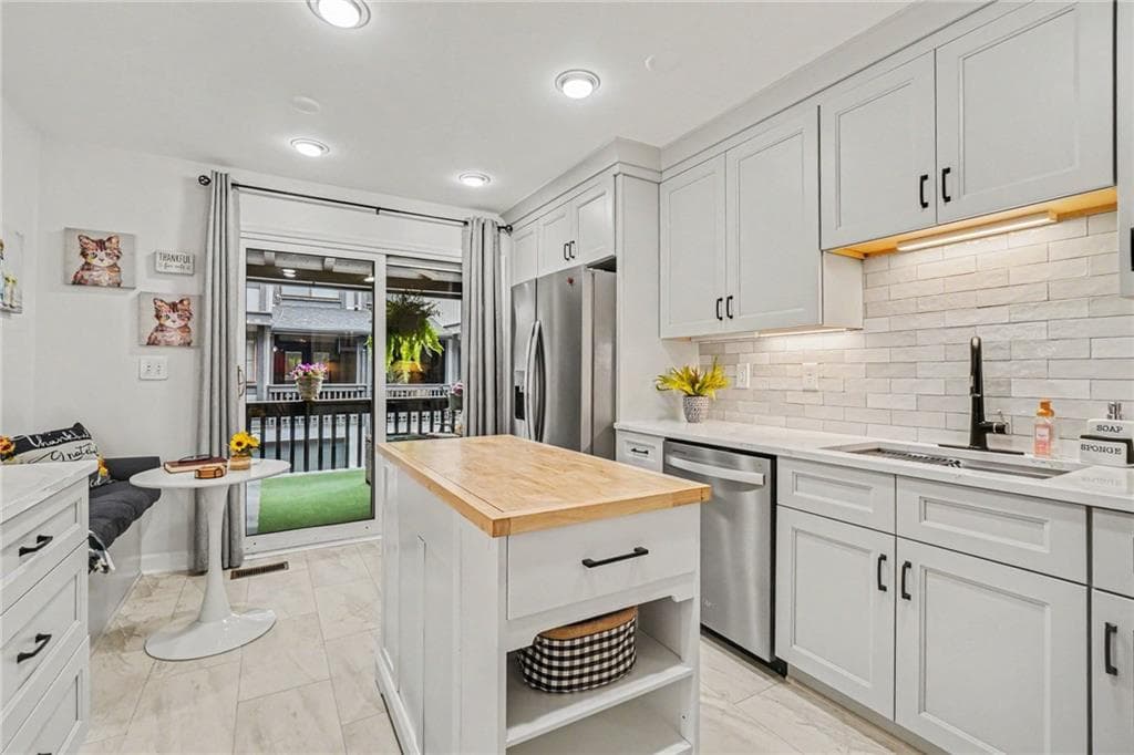 2 bedroom, 2 bathroom, 1,323 sq ft condominium under contract at 3078 Balearic Drive, Marietta, GA 30067