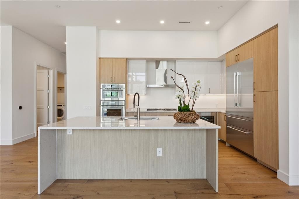 2 bedroom, 3 bathroom, 1,470 sq ft condominium for rent at 2425 Peachtree Road 403, Atlanta, GA 30305 for $8,100 a month — photo 7