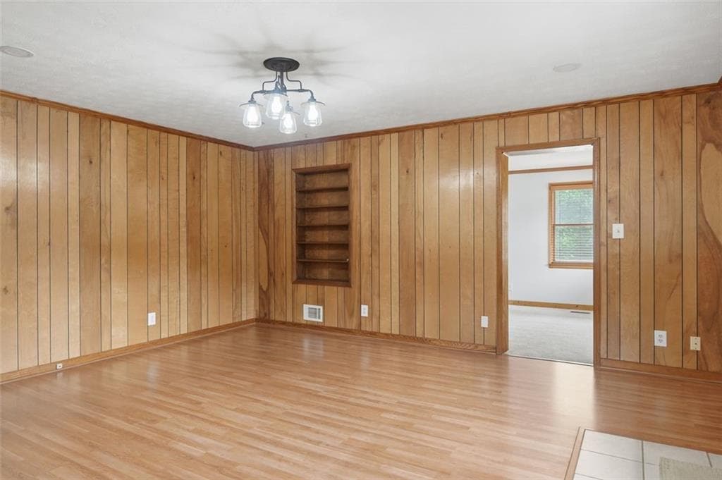 4 bedroom, 2 bathroom, 1,492 sq ft single family residence under contract at 3283 Meadowview Lane, Marietta, GA 30008 — photo 9