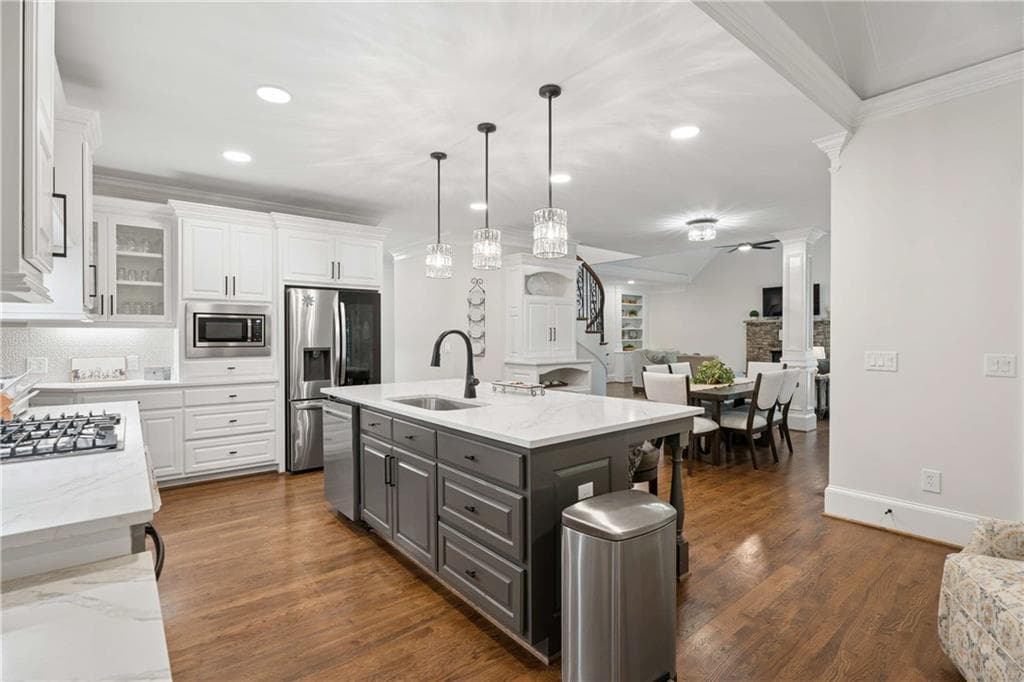 6 bedroom, 5 bathroom, 6,299 sq ft single family residence under contract at 4085 Asheville Manor Court, Cumming, GA 30040 — photo 10