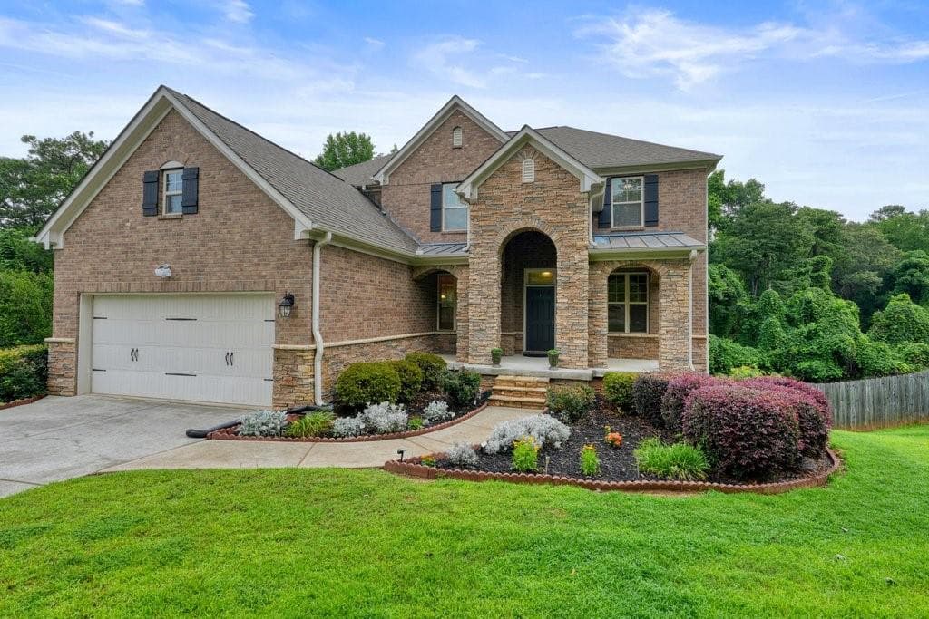 5 bedroom, 4 bathroom, 3,243 sq ft single family residence for rent at 1010 Chelsey Way, Roswell, GA 30075 for $4,700 a month — photo 2