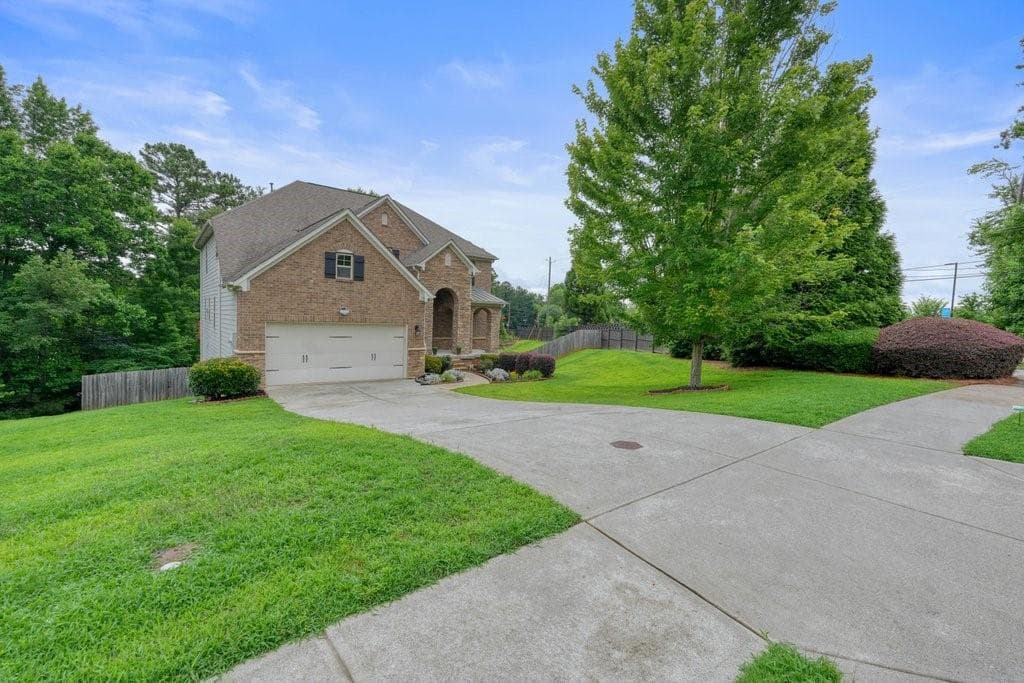 5 bedroom, 4 bathroom, 3,243 sq ft single family residence for rent at 1010 Chelsey Way, Roswell, GA 30075 for $4,700 a month — photo 3