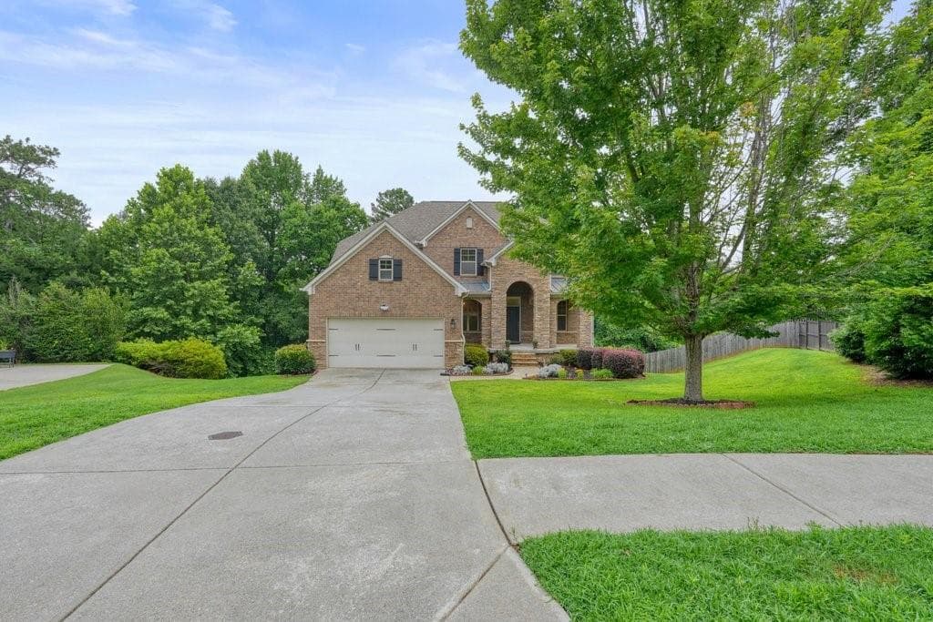 5 bedroom, 4 bathroom, 3,243 sq ft single family residence for rent at 1010 Chelsey Way, Roswell, GA 30075 for $4,700 a month — photo 4