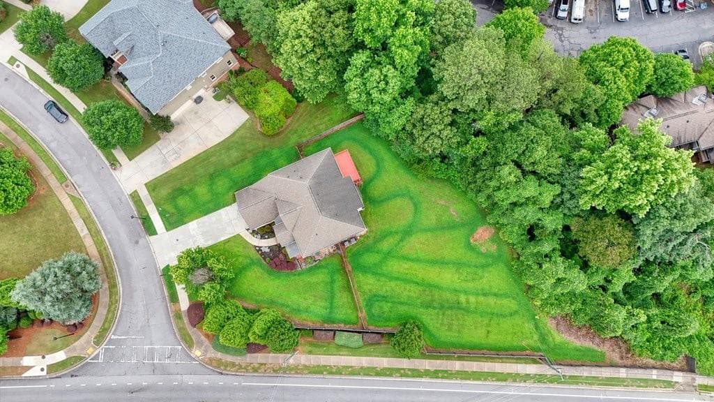 5 bedroom, 4 bathroom, 3,243 sq ft single family residence for rent at 1010 Chelsey Way, Roswell, GA 30075 for $4,700 a month — photo 7