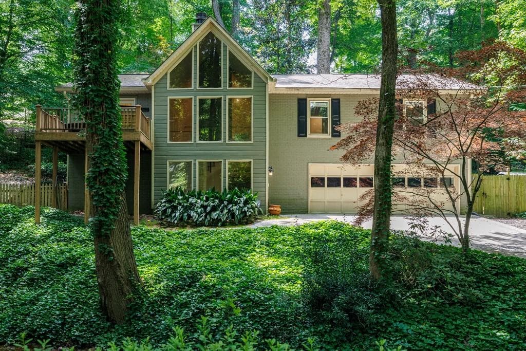 4 bedroom, 3 bathroom, 2,374 sq ft single family residence for rent at 102 Vanessa Drive, Smyrna, GA 30082 for $3,250 a month — photo 2