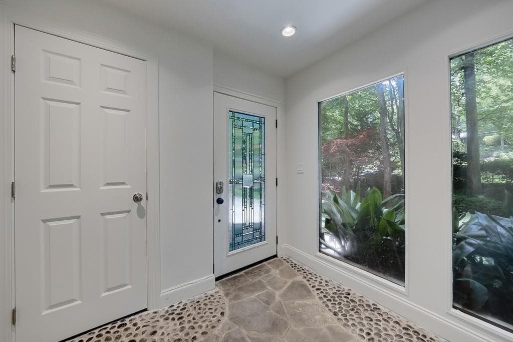 4 bedroom, 3 bathroom, 2,374 sq ft single family residence for rent at 102 Vanessa Drive, Smyrna, GA 30082 for $3,250 a month — photo 4