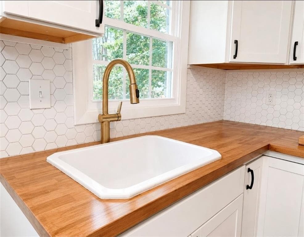 4 bedroom, 3 bathroom, 1,378 sq ft single family residence for sale at 1551 Pine Glen Circle, Decatur, GA 30035 — photo 10