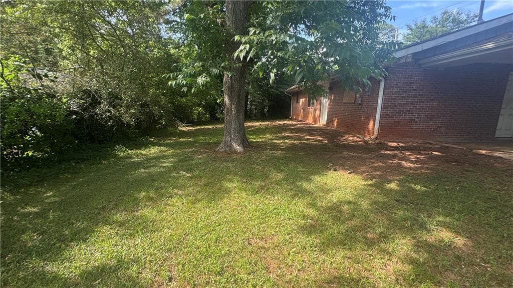 3 bedroom, 2 bathroom, 1,092 sq ft single family residence under contract at 2181 Delowe Drive, East Point, GA 30344 — photo 4